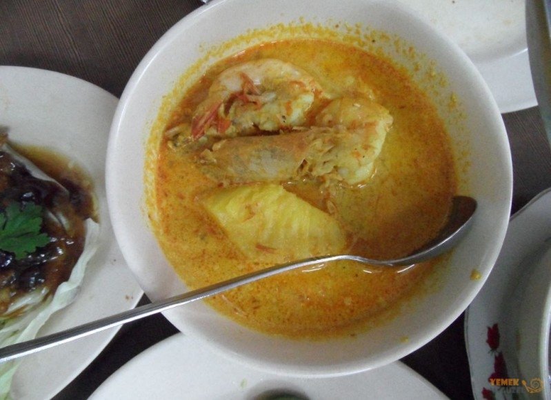Malezya Mutfağı, Malezya Yemekleri, Hindistan Cevizi Sütünde Ananaslı Karides