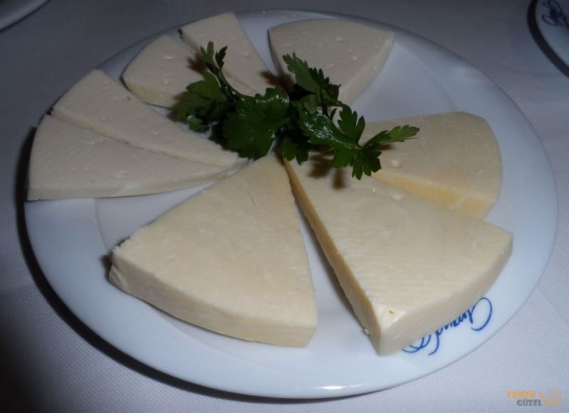 Gürcü Sulguni Peyniri - Batum'da Neler Yenir