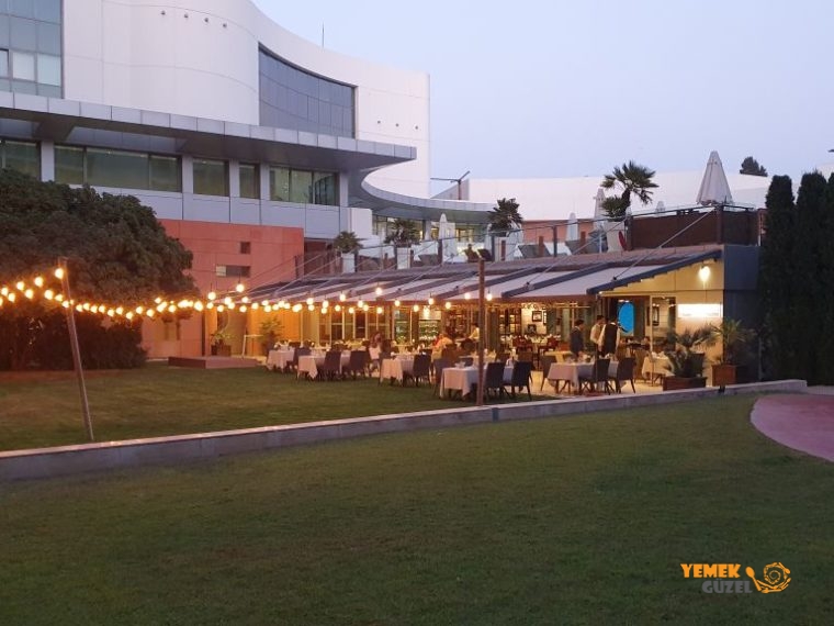 Aquarrium Mezzes & Grill, Özel Günler için İzmir'de Restoran Önerileri