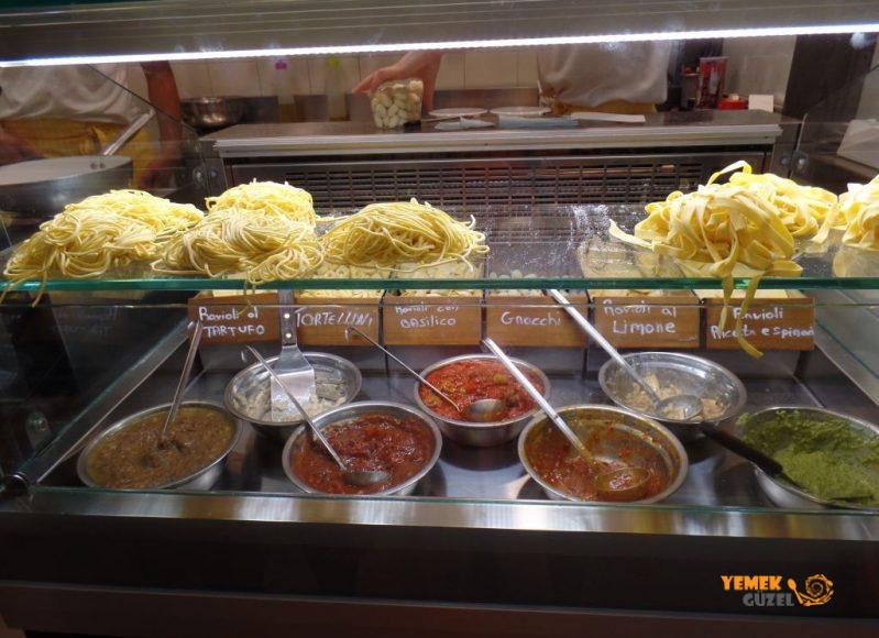 Taze Spagetti Tezgahı, Mercato Centrale, Floransa Yeme İçme Rehberi