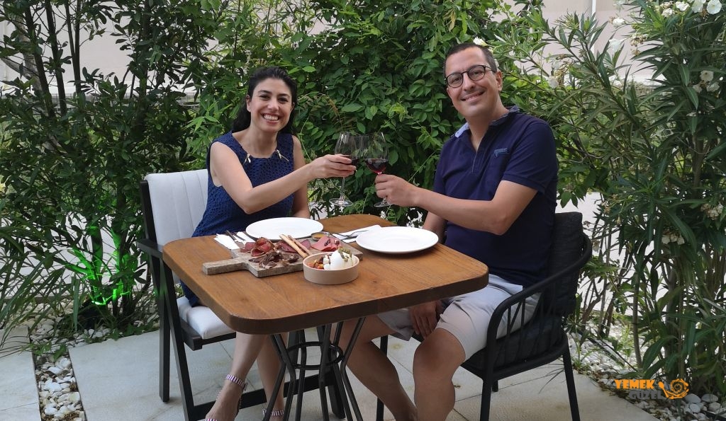 kuntra wine bar izmir de sarap nerede icilir yemek guzel
