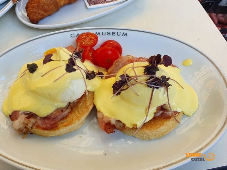 Egg Benedict - Cafe Museum - Viyana’da Nerede Kahvaltı Edilir